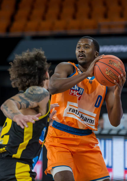 战和不屈不 战和不屈不